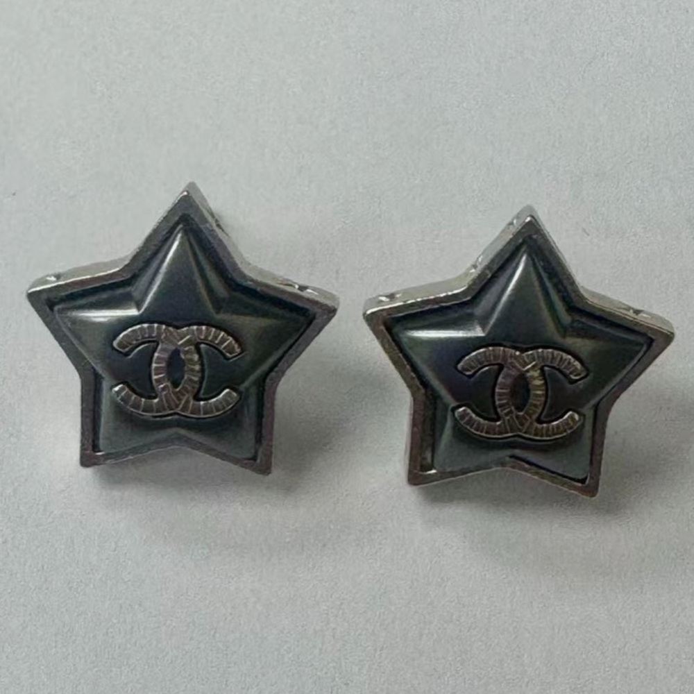 CHANEL CC Logos Black Star Silver Tone Stud Earrings - Picture 2 of 7